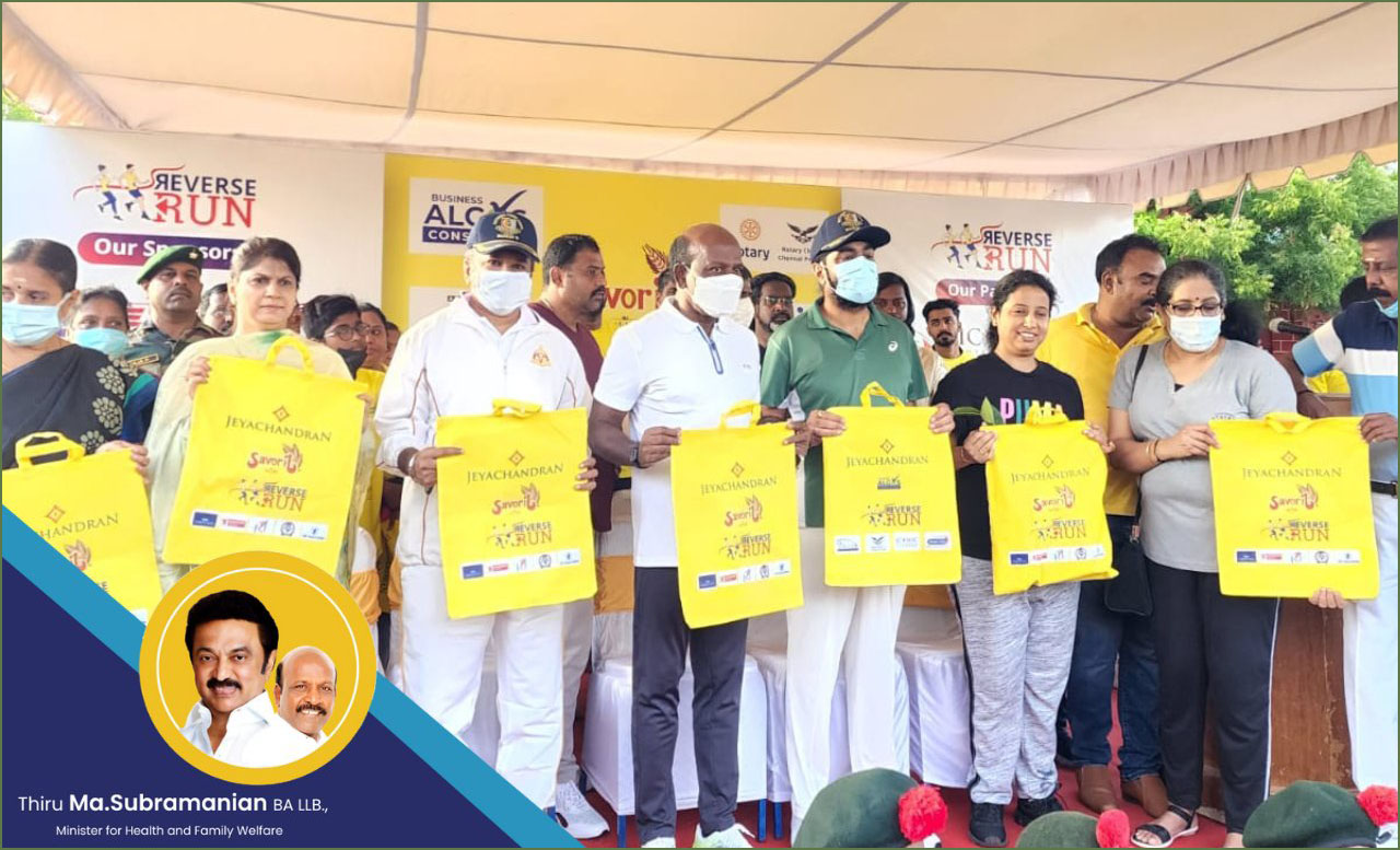 உலக பிளாஸ்டிக் ஒழிப்பு தினம்: பெசன்ட் நகர் கடற்கரையில் பின்னோக்கி ஓடி விழிப்புணர்வு ஏற்படுத்திய அமைச்சர் மா.சுப்பிரமணியன்