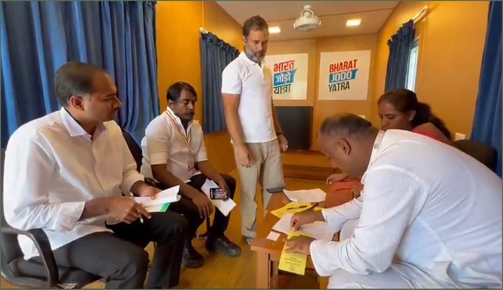 யாத்திரை மேற்கொள்ளும் ராகுல்காந்தி ‘கண்டெய்னர் வாக்குச்சாவடி’யில் வாக்களித்தார்… வீடியோ