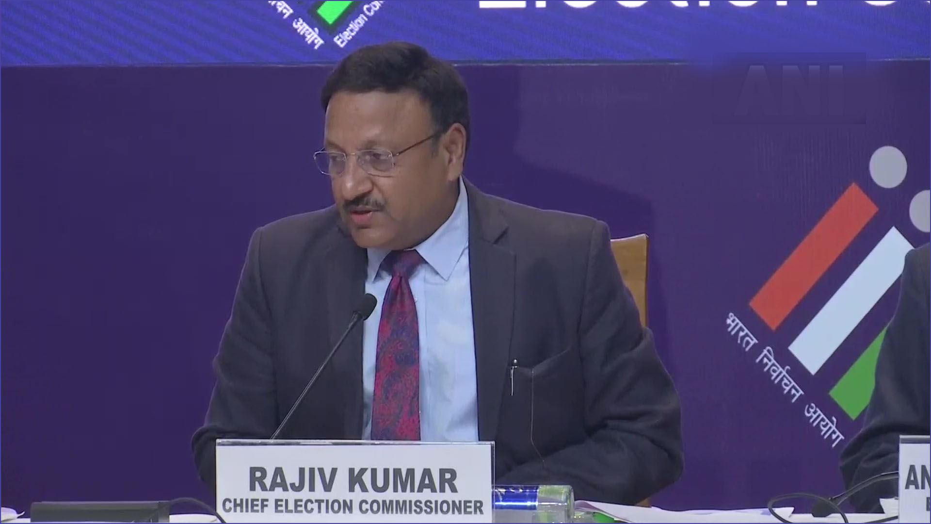 டிசம்பர் 1ந்தேதி மற்றும் 5ந்தேதி என இரு கட்டங்களாக குஜராத் சட்டமன்ற தேர்தல் வாக்குப்பதிவு! தலைமை தேர்தல் ஆணையர்