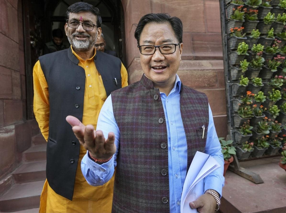 மத்திய அமைச்சரவை மாற்றம்: சட்ட அமைச்சர் பதவியிலிருந்து கிரண் ரிஜிஜு நீக்கம்