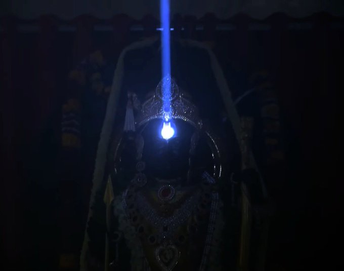 ராம நவமி தினத்தை ஒட்டி அயோத்தி ராமர் சிலை நெற்றியில் சூரிய திலகம்…