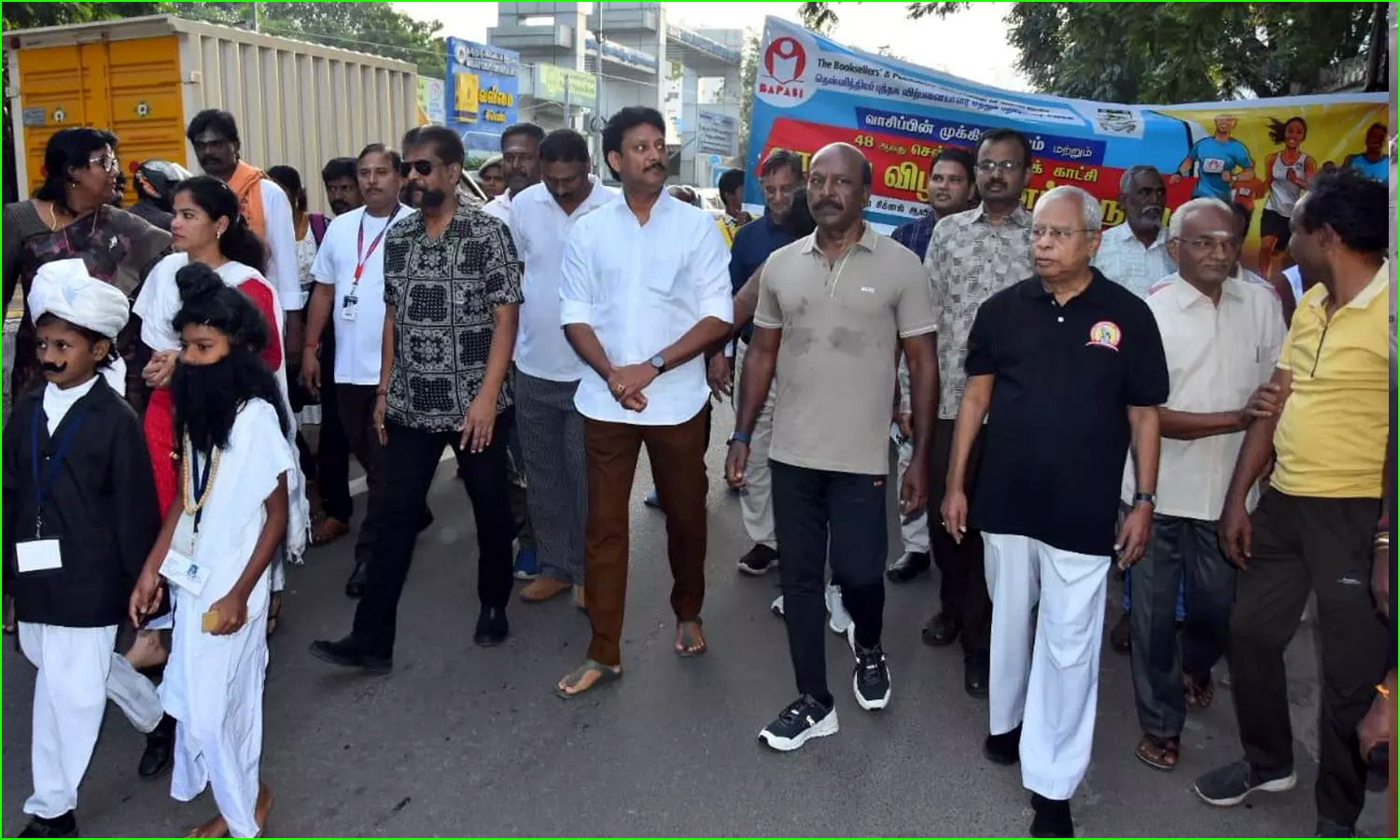 புத்தக வாசிப்பின் முக்கியத்துவம் குறித்து அமைச்சர்கள் தலைமையில் விழிப்புணர்வு பேரணி!