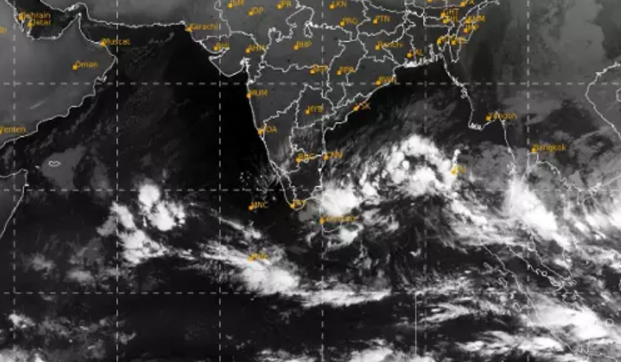 வங்கக்கடலில் உருவானது காற்றழுத்த தாழ்வுப்பகுதி… தமிழ்நாட்டில் அடுத்த 2 நாட்களுக்கு ஆரஞ்சு அலர்ட்…