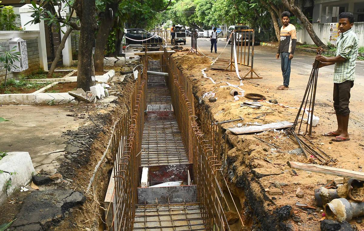 சென்னையில் விடுபட்ட இடங்களில் மழைநீர் வடிகால் இணைப்பு பணிகள் அடுத்த மாதம் துவங்கும் : மாநகராட்சி ஆணையர் அறிவிப்பு