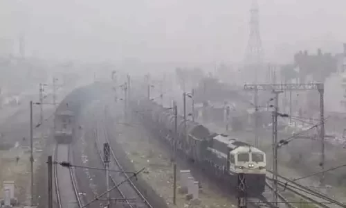 கடும் பனி மூட்டத்தால் டெல்லியில் 41 ரயில்கள் தாமதமாக இயக்கம்