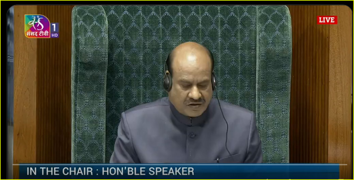 எதிர்க்கட்சி எம்.பி.க்கள் கோஷங்களுக்கு மத்தியில் நடைபெற்று வருகிறது மக்களவை….