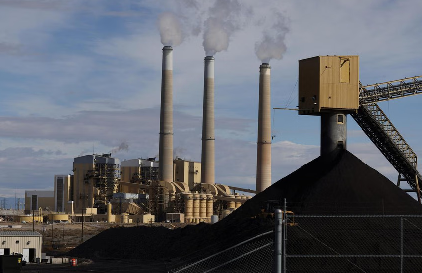 சீனா பதிலடி : டிரம்ப் அரசின் வரி விதிப்பை தொடர்ந்து அமெரிக்க பொருட்களுக்கான இறக்குமதி வரி உயர்வு