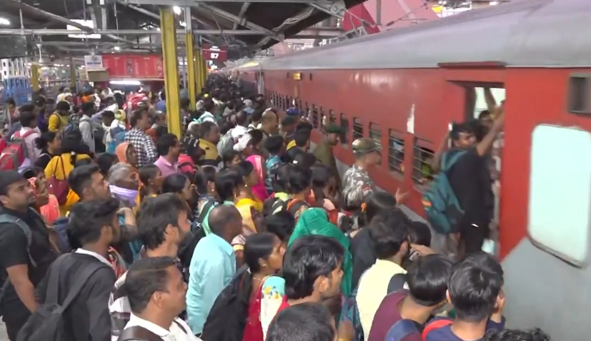 ரயில்களில் 3 அடுக்கு ஏசி டிக்கெட்டுகளின் தேவை அதிகரித்துள்ளது… 5 ஆண்டுகளில் ரயில்வேயின் வருவாய் பன்மடங்கு அதிகரிப்பு…