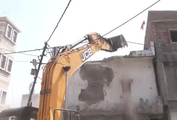 நாக்பூர் வன்முறை : முக்கிய குற்றவாளியின் வீடு புல்டோசர் மூலம் தகர்ப்பு