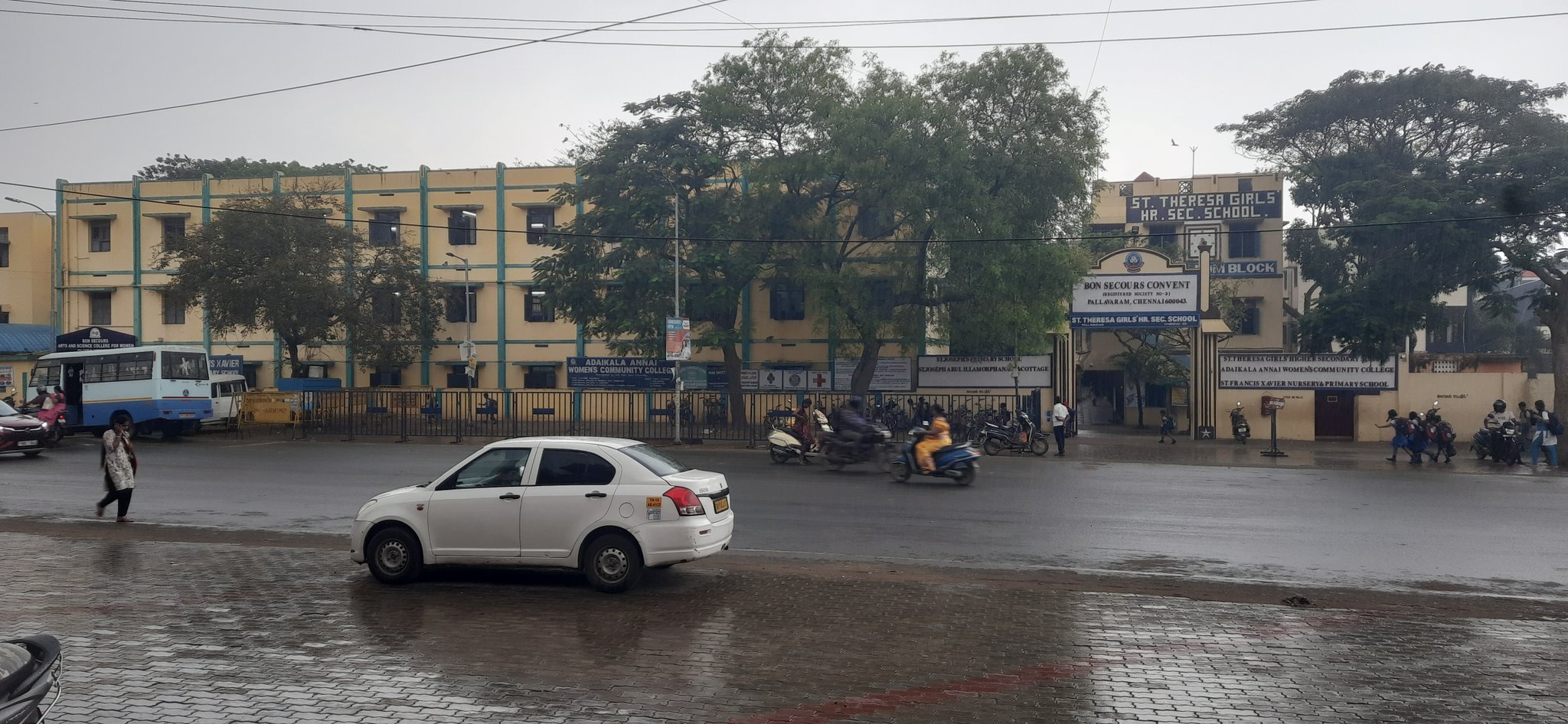 சென்னையில் ஒரு மணி நேரத்துக்கும் மேலாக பெய்த மழை…