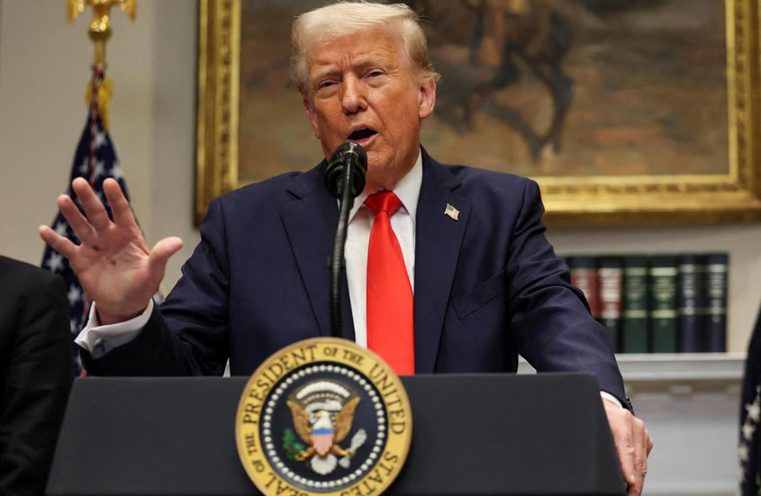 ஜெலென்ஸ்கி உடனான மோதலைத் தொடர்ந்து உக்ரைனுக்கான ராணுவ உதவியை நிறுத்தினார் டிரம்ப்