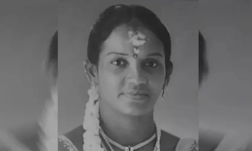 நடுரோட்டில் பாஜக பெண் நிர்வாகி வெட்டிக் கொலை : மூவர் சரண்