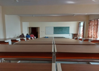 ம.பி.யில் 155 பொறியியல் கல்லூரிகள் மூடப்பட்டது போபாலில் மட்டும் 60 கல்லூரிகள் மூடல்… ரிஸார்டுகளாக மாறும் கல்லூரி வளாகங்கள்…