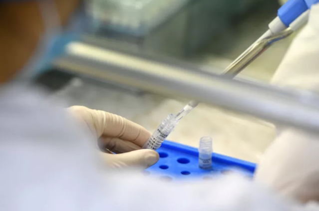 தொற்றுநோயைத் தூண்டும் திறன் கொண்ட ஆராய்ச்சிகளுக்கு நிதி உதவி நிறுத்தம்… அமெரிக்க அதிபர் டிரம்ப் கறார் அறிவிப்பு…