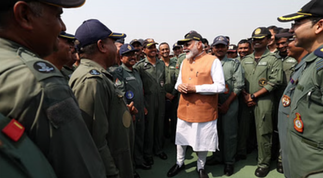 ஆதம்பூர் விமானப்படை தளத்திற்கு சென்ற பிரதமர் மோடி… இந்திய ராணுவத்தினரின் துணிச்சலுக்கு பாராட்டு…