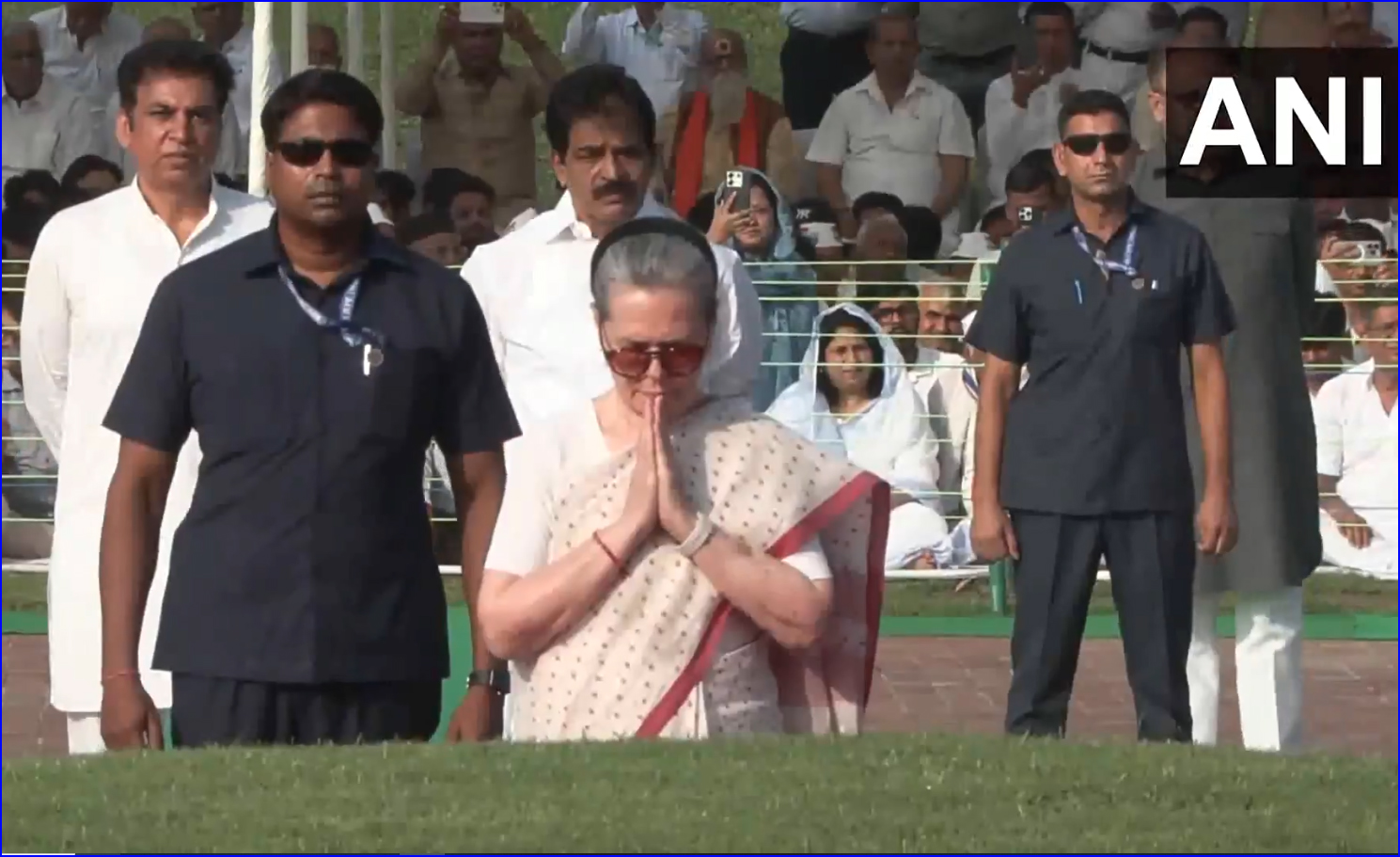 ஜவஹர்லால் நேரு 61வது நினைவு நாள்: சாந்தி வனத்திலுள்ள நேரு சமாதியில் சோனியா காந்தி உள்பட தலைவர்கள் மரியாதை…வீடியோ