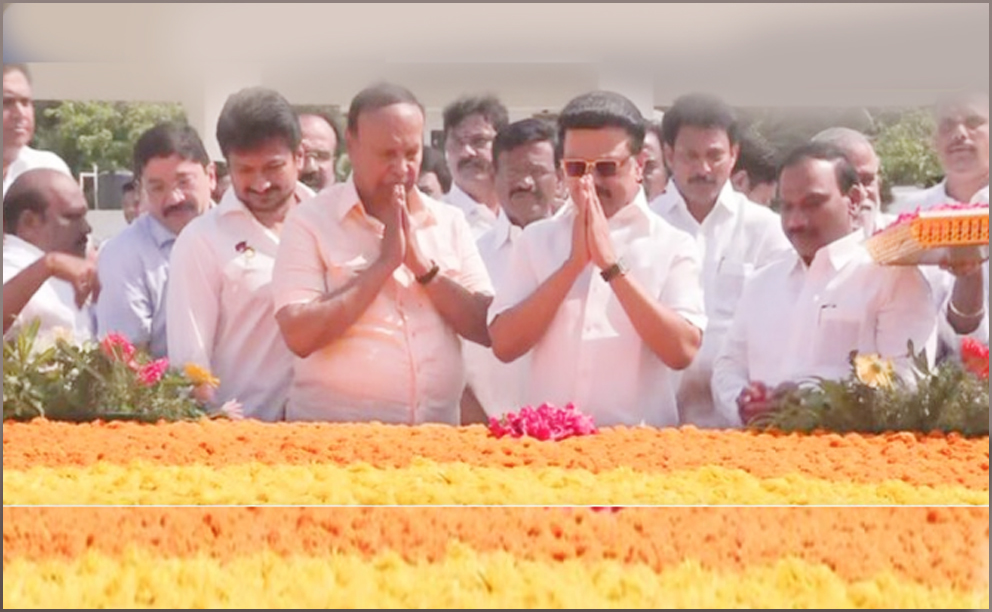 5வது ஆண்டில் திமுக ஆட்சி: அண்ணா, கருணாநிதி நினைவிடங்களில் முதலமைச்சர் ஸ்டாலின் மரியாதை….