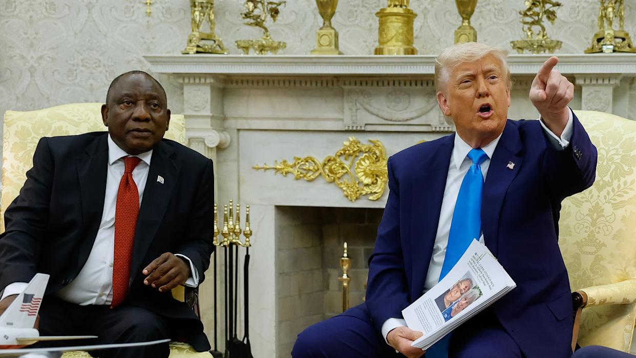 “முதலில் இங்கிருந்து எழுந்து வெளியே போ” என்று செய்தியாளரிடம் எரிந்து விழுந்த டிரம்ப்