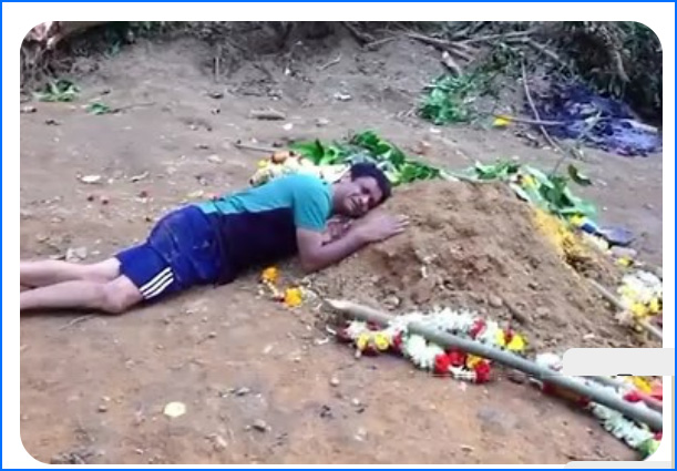 இங்கேயே இருக்க ஆசை: பெங்களூரு கூட்ட நெரிசலில் இறந்த மகனின் கல்லறையில் உருண்டு புரண்டு கதறி அழும் தந்தை