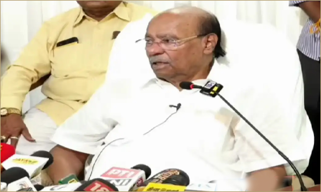 கலைஞர் பாணி: “என் உயிர் மூச்சி இருக்கும் வரை நான் தான் பாமக தலைவர்”! அடம் பிடிக்கும் ராமதாஸ் விழிபிதுங்கும் அன்புமணி…