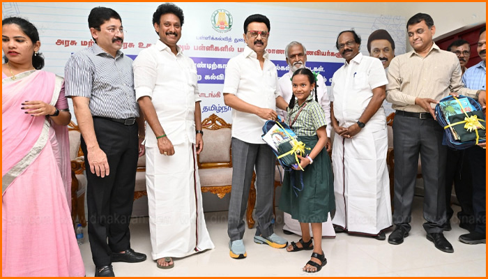 பள்ளி மாணவ மாணவிகளுக்கு புதிய பாடநூல்கள், சீருடைகள், நோட்டு புத்தகங்கள் வழங்கினார் முதலமைச்சர் ஸ்டாலின்…