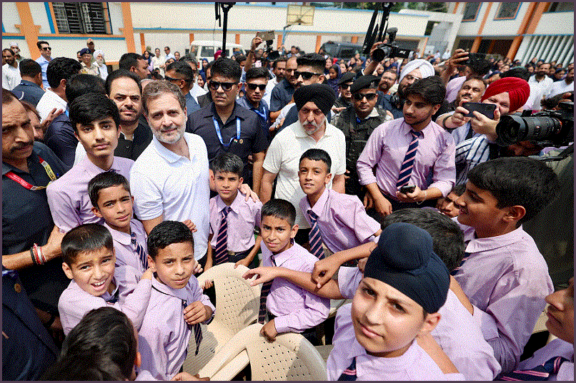 இந்தியா பாகிஸ்தான் இடையேயான தாக்குதலின்போது  காஷ்மீரில் பெற்றோரை இழந்த 22 குழந்தைகளை தத்தெடுக்கிறார் ராகுல்காந்தி…