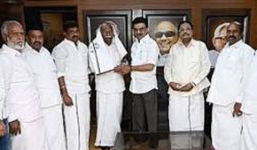 அதிமுக பாஜக கையில் சிக்கியதால் விரிஅவில் அழிந்து விடும் : அதிமுக முன்னாள் எம் பி