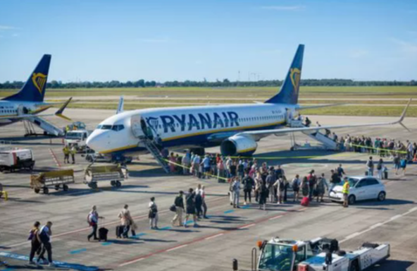 170 விமானங்கள் ரத்து 30000 பயணிகள் பாதிப்பு… பிரான்ஸில் விமானப் போக்குவரத்து ஊழியர்கள் வேலை நிறுத்தம்…