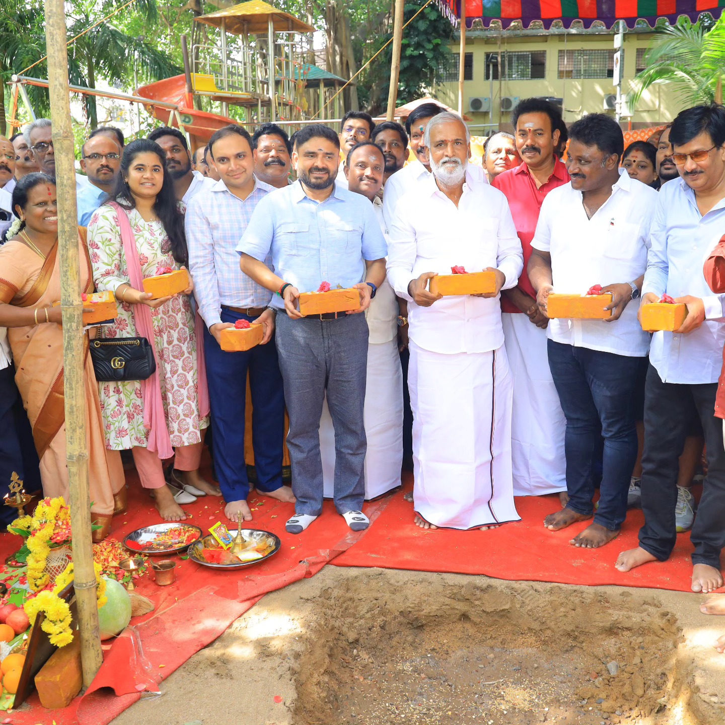 ரூ. 32 கோடி மதிப்பீட்டில் பூங்கா மற்றும் நூலகங்களை புதுப்பிக்கும் சிஎம்டிஏ திட்டத்திற்கு அடிக்கல் நாட்டினார் அமைச்சர் சேகர்பாபு