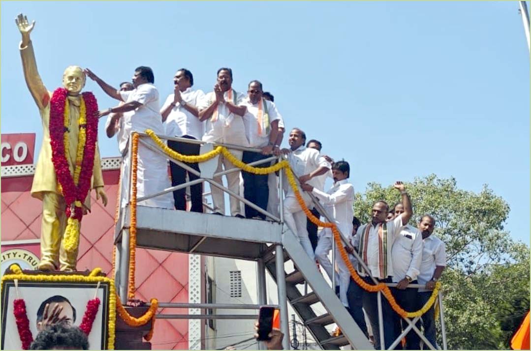 தமிழ்நாடு காங்கிரஸ் கமிட்டி சார்பில், சின்னமலை ராஜீவ்காந்தி திருவுருவச்சிலைக்கு மாலை அணிவித்து மரியாதை…