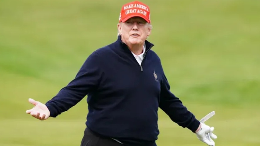 அமெரிக்க அதிபர் டிரம்பின் கோல்ப் கிளப் மீது பறந்த பயணிகள் விமானத்தை ராணுவ விமானங்கள் இடைமறித்ததால் பரபரப்பு…