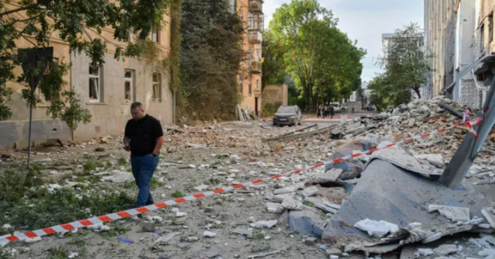 உக்ரைன் மீது ரஷ்யா மீண்டும் தாக்குதல்… ஒருவர் பலி 15 பேர் படுகாயம்…