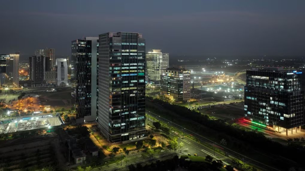 H-1B விசா ஒடுக்குமுறை… இந்தியாவிற்கு படையெடுக்கும் அமெரிக்க தொழில்நுட்ப நிறுவனங்கள்