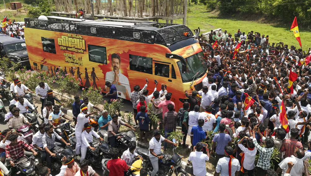 கரூர் : கூட்ட நெரிசலில் சிக்கி 31 பேர் பலி… தவெக தலைவர் விஜய் கூட்டத்தில் அதிர்ச்சி…