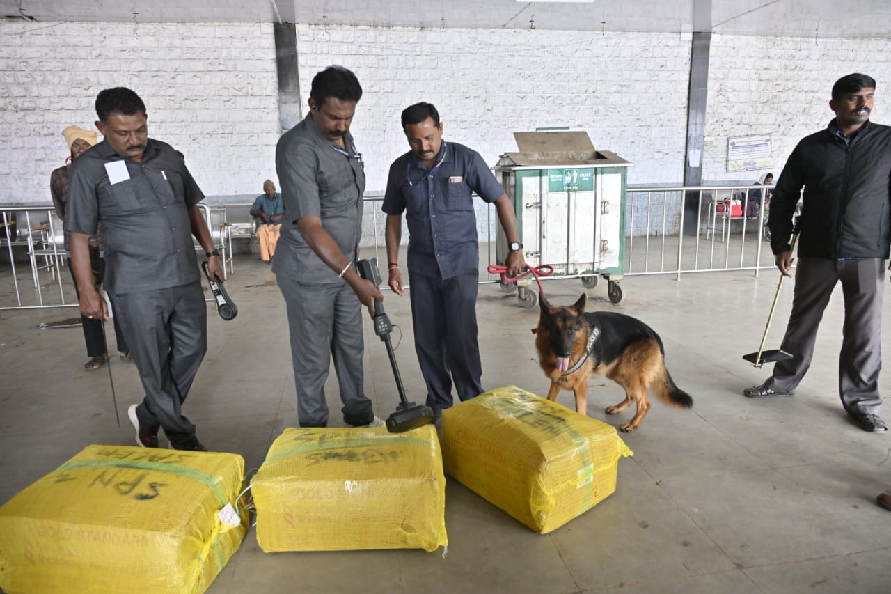 229 வெடிகுண்டு மிரட்டல் : சென்னையில் இந்த ஆண்டு மட்டும் பிரபலங்கள் வீடுகளுக்கு வந்த மிரட்டல்கள் எண்ணிக்கை…