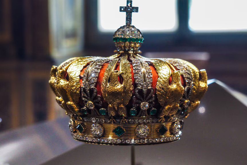 லூவ்ரெ அருங்காட்சியகத்தில் ஹைடெக் கொள்ளை: “ஓஷன்ஸ் லெவன்” சினிமா பாணியில் 7 நிமிடங்களில் கொள்ளையடித்து தப்பினர்..