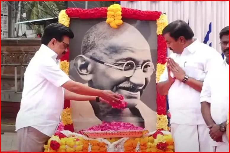 மகாத்மா காந்தி பிறந்த நாள்:  காந்தி படத்திற்கு முதல்வர் ஸ்டாலின் மரியாதை..