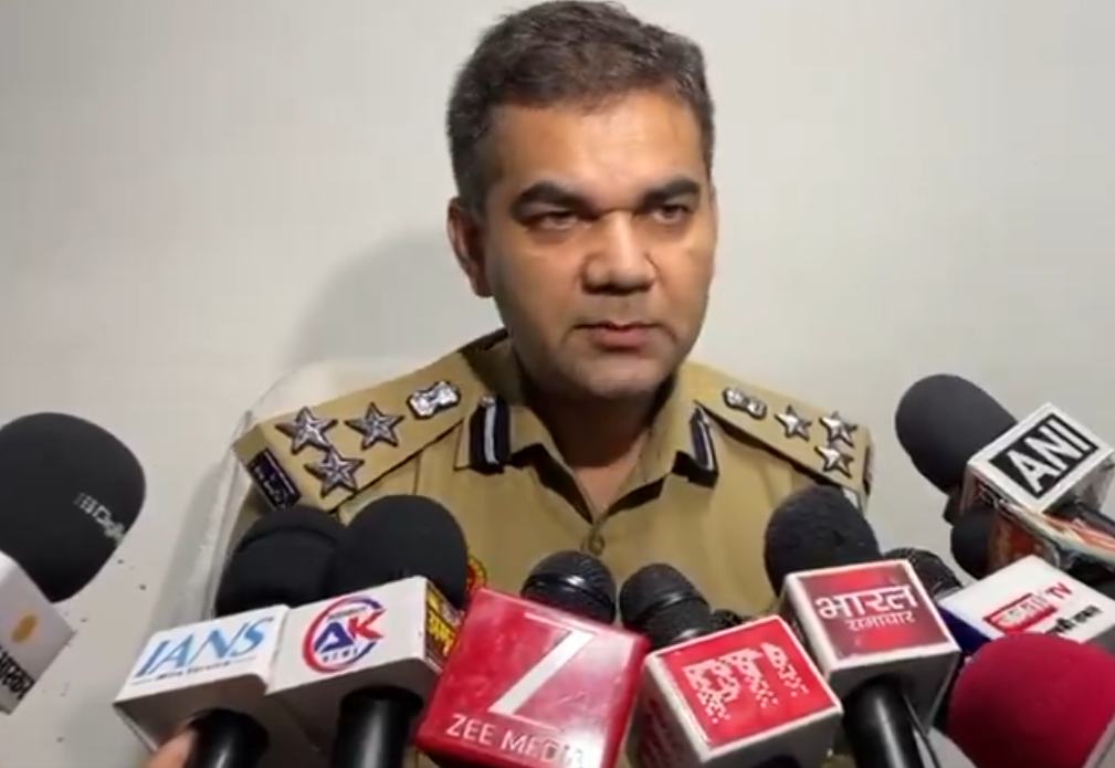 உ.பி.யில் பத்திரிகையாளர் கொலை தொடர்பான குற்றவாளியை காவல்துறையினர் சுட்டுப் பிடித்தனர்…