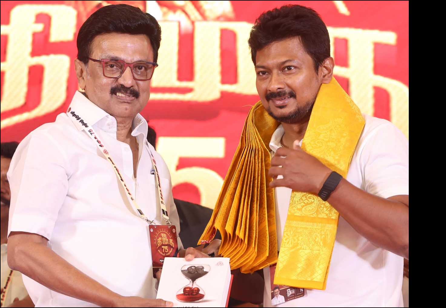 பேஸ்மேண்டே இல்லாமல் சிலர்  அரசியலுக்கு வர முயற்சிக்குறாங்க! அறிவுதிருவிழாவில் உதயநிதி