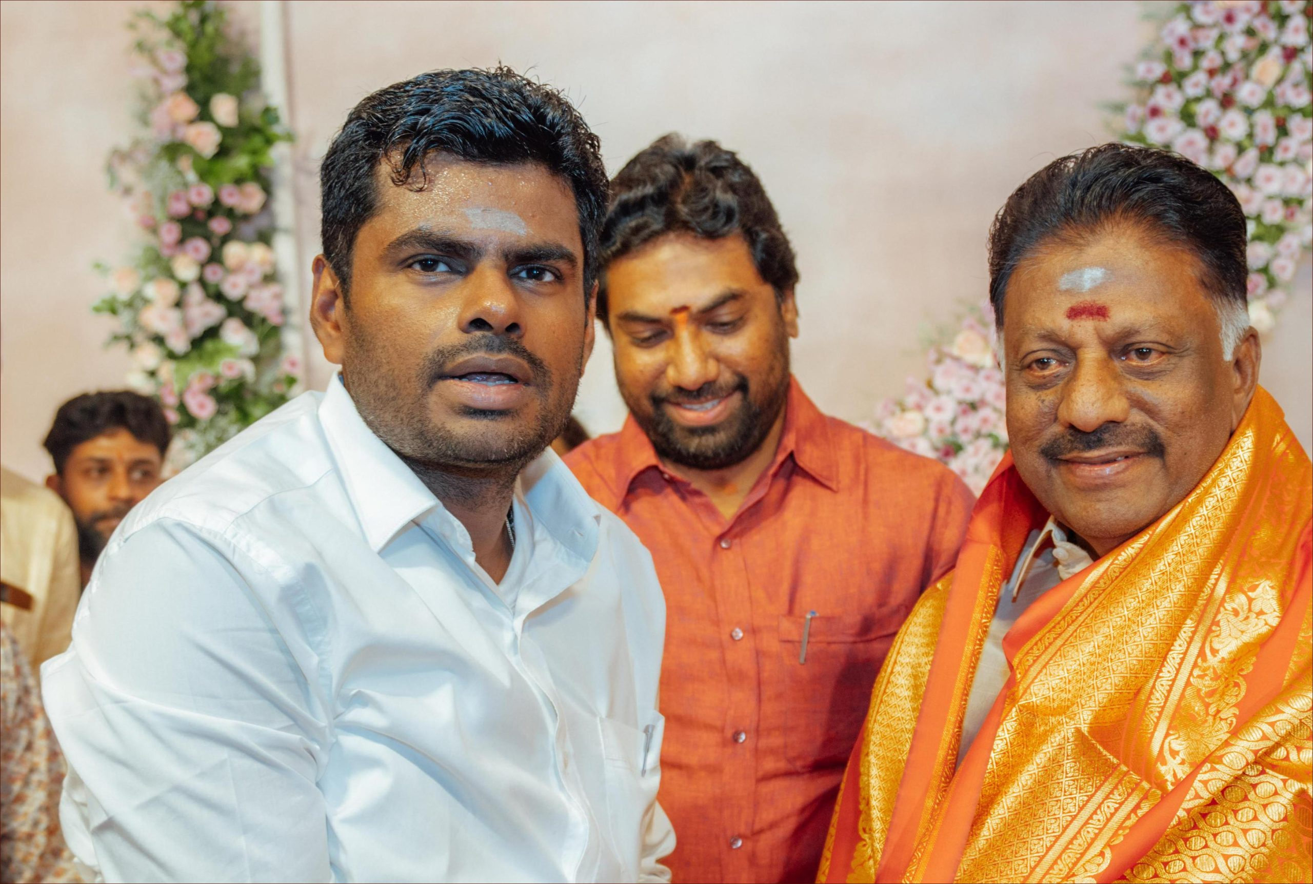 ஓபிஎஸ் உடன் அண்ணாமலை திடீர் சந்திப்பு…  அரசியல் பரபரப்பு…