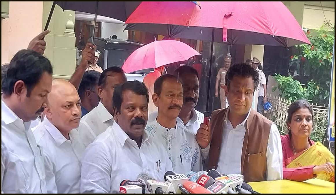 திமுக ஆட்சியில் பங்கு கேட்டீர்களா?  செய்தியாளர்களின் கேள்விக்கு பதில் கூறாமல் எஸ்கேப் ஆன செல்வபெருந்தகை …