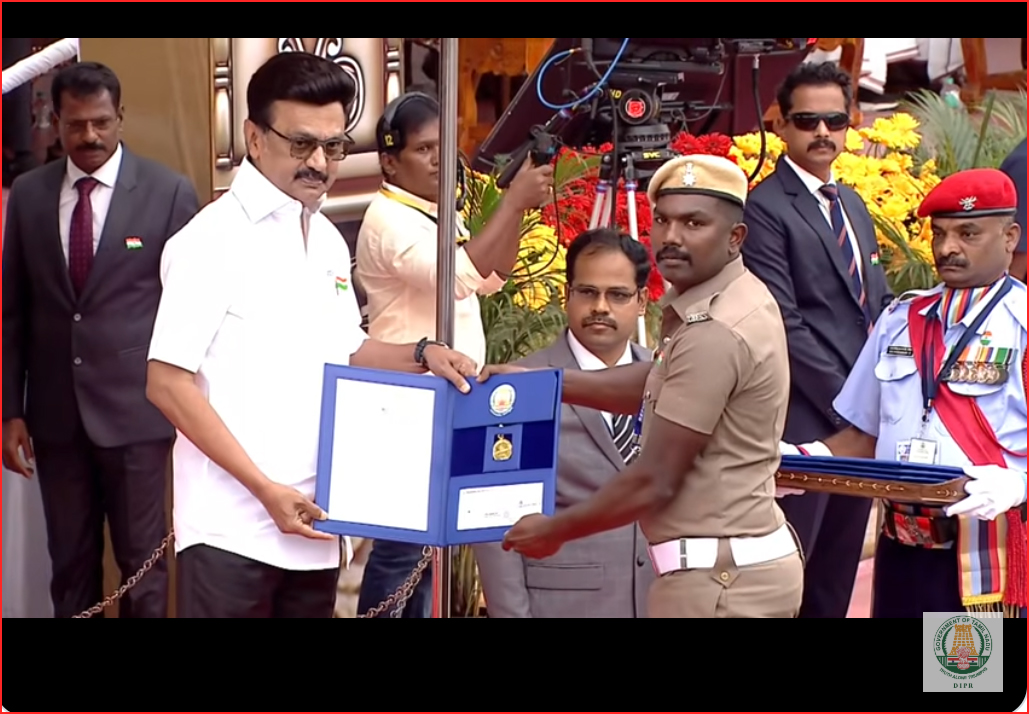 77வது குடியரசு தினவிழா: வீரதீர செயலுக்கான பதக்கங்களை வழங்கினார் முதல்வர் ஸ்டாலின்…