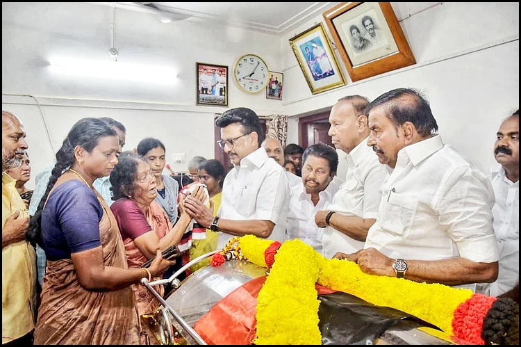 திமுகவின் மூத்ததலைவர்  எல்.கணேசன் மறைவு.. முதலமைச்சர் நேரில் அஞ்சலி!