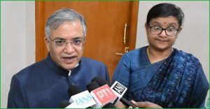 சட்டமன்ற தேர்தல் எப்போது? தமிழக அரசியல் கட்சிகளுடன் இன்று ஆலோசனை நடத்துகிறார் தலைமைத் தேர்​தல் ஆணை​யர்