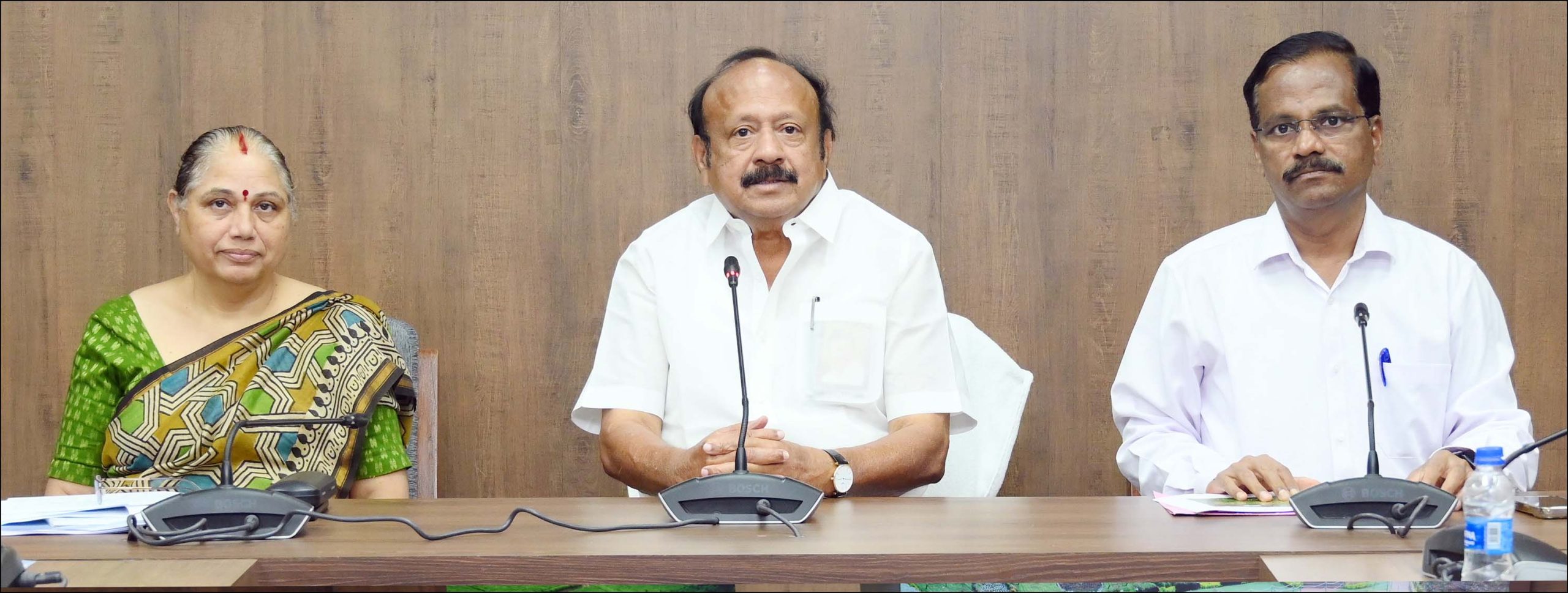 விவசாயிகளுக்கான காப்பீட்டு தொகையை பிப்.15 முதல்  வரவு வைக்க வேண்டும்! அதிகாரிகளுக்கு அமைச்சர் அறிவுறுத்தல்…