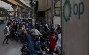 ஈரான் போரால் எரிசக்தி தட்டுப்பாடு: அரசு நிறுவனங்கள் மற்றும் பல்கலைக்கழங்களை மூட வங்கதேச அரசு உத்தரவு