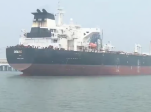 1 லட்சம் டன் கச்சா எண்ணெயுடன் மும்பை வந்த கப்பல்