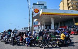 போர் நீடிக்கும் அபாயம் காரணமாக வாரத்திற்கு 4 நாள் வேலை… இலங்கை அரசு அறிவிப்பு