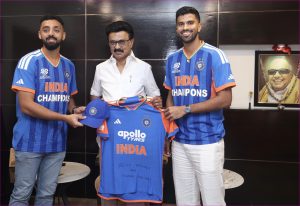 முதல்வர் ஸ்டாலின் உடன் பிரபல கிரிகெட் வீரர்கள் வாஷிங்டன் சுந்தர் மற்றும் வருண் சக்கரவர்த்தி சந்திப்பு…