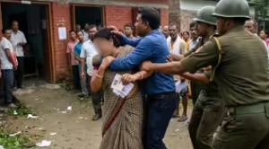 2 வருடம் முன் ஓடிப்போன மனைவிக்காக வாக்குச்சாவடியில் 5 மணி நேரம் காத்திருந்த கணவன்… கடைசியில் ஏமாற்றம்…